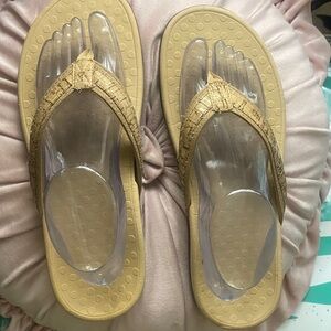 🎀 Vionic Womens Tan Women's Sandals very cute and comfortable size 10 EUC